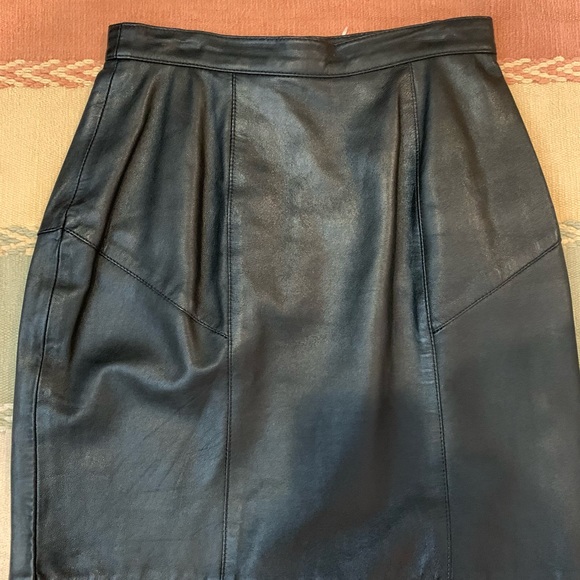 I Magnin 1980’s or earlier Fabulous Leather skirt made in Hong Kong - Picture 3 of 11
